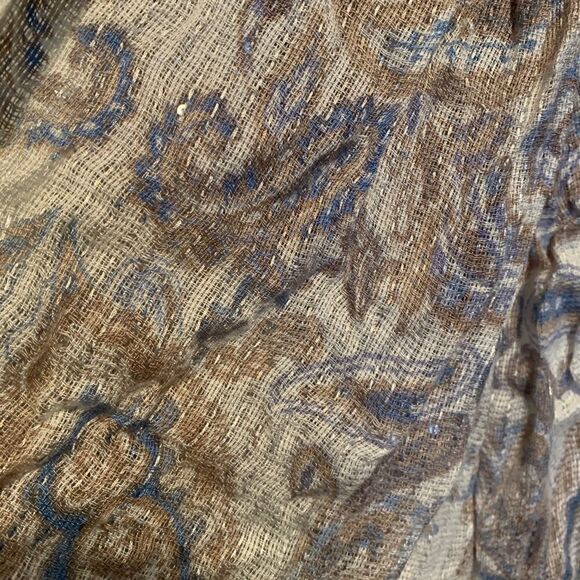 Elegant Paisley Scarf   - Picture 3 of 5